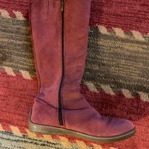 Two pairs of identical boots. Suede and leather. Flat sole